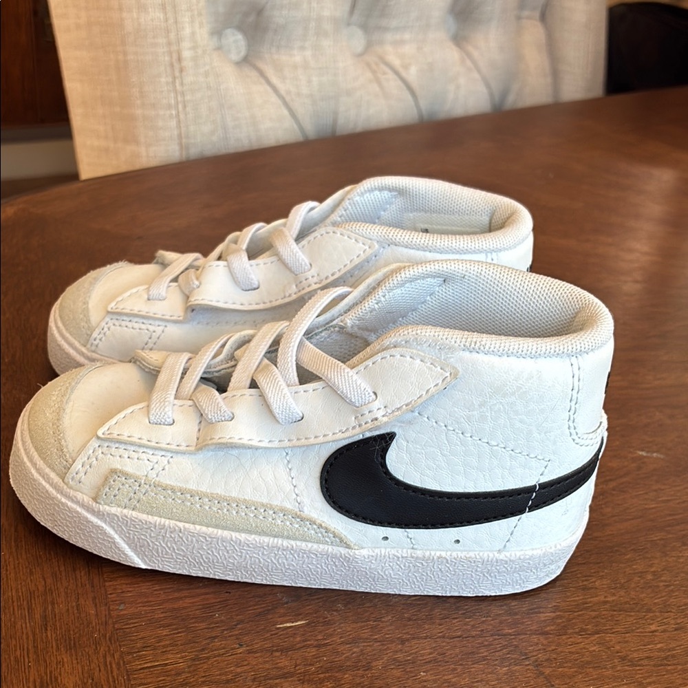 Toddler 8C Nike White and Black High-Top Sneakers